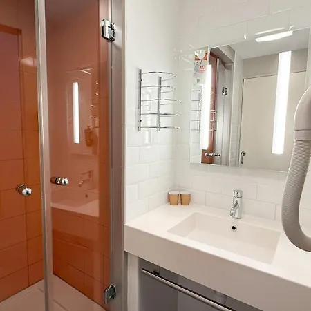 ホテル イビス スタイルス サントル ガール ニーム