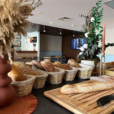 Ibis Styles Gare Centre Hotel 3*