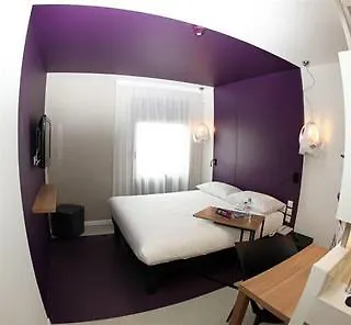 Отель Ibis Styles Gare Centre Ним